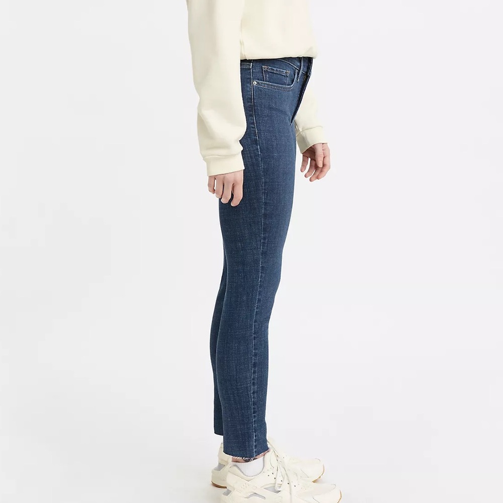 Levi’s Women’s 311 Shaping Skinny Raw Hem Jeans Size W31 L32 (12 Long) NWT - Picture 2 of 9